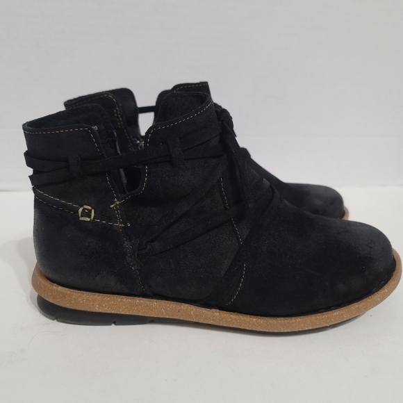 Born Tarkiln Black Distressed Leather Ankle Booties Sz 10/42 - Picture 1 of 15